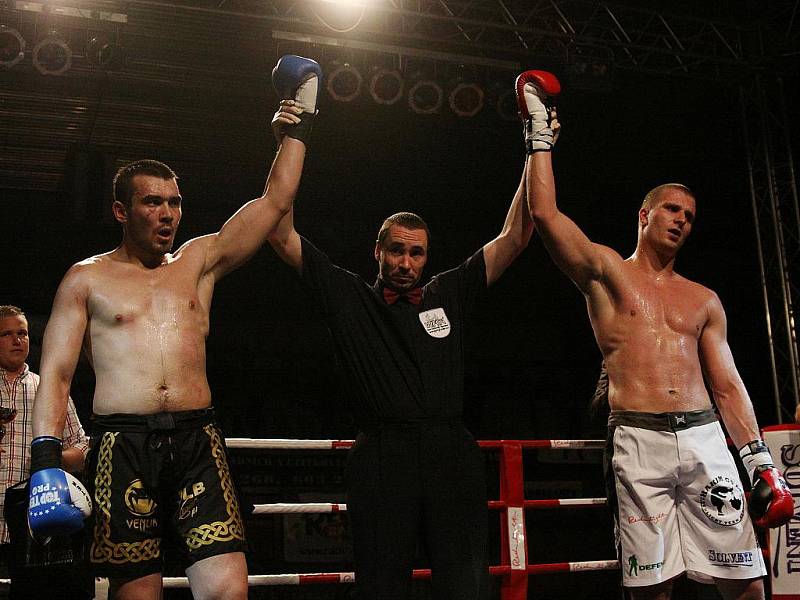 Noc válečníků 2. Na Kladně jste mohli vidět thai-boxerskou galashow.