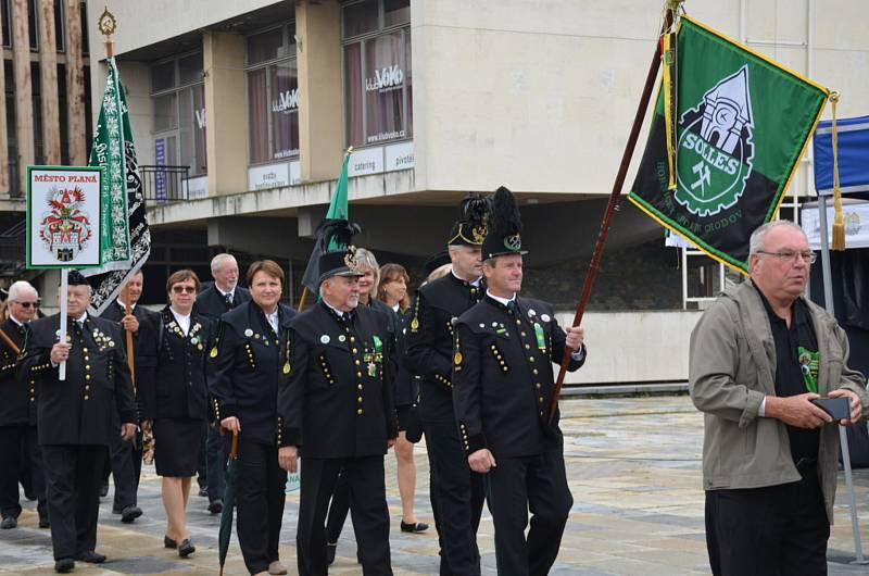 Klub Přátel Hornických Tradic vyrazil do Mostu. Foto: Jitka Krňanská