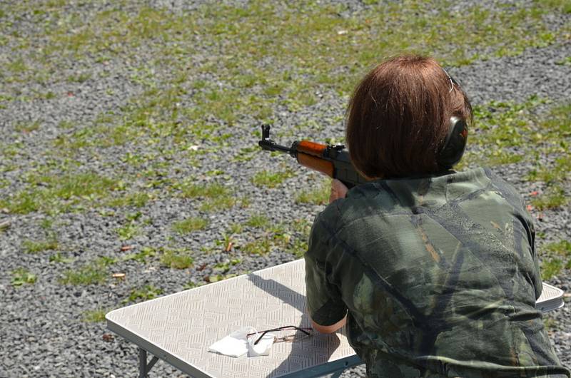 Kladenští legionáři stříleli na Rudě, na start soutěže se jich postavilo čtyřiatřicet.