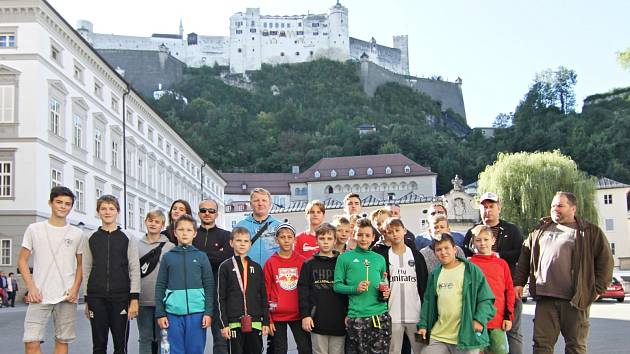 Tým Sokol Hostouň U13 navštívil utkání Salzburg - Vídeň, bonus za výhru v KÁBA CUPu 2019