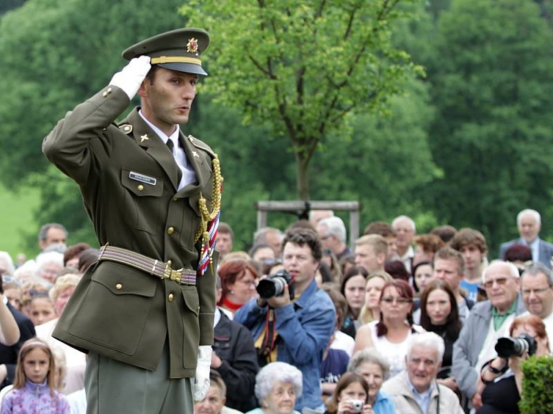 V Lidicích se konala pietní vzpomínka na oběti nacistického běsnění, od kterého uplynulo již 71. let ...