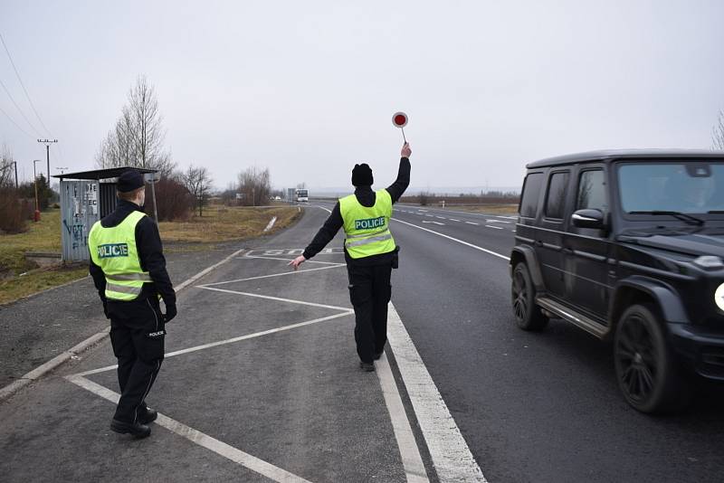 Policisté obestavěli hranice Kladenska, lidé nařízení vesměs dodržují.