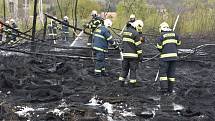 V areálu bývalé Poldovky v Kladně někdo zapálil skládku asi pět stovek pneumatik.