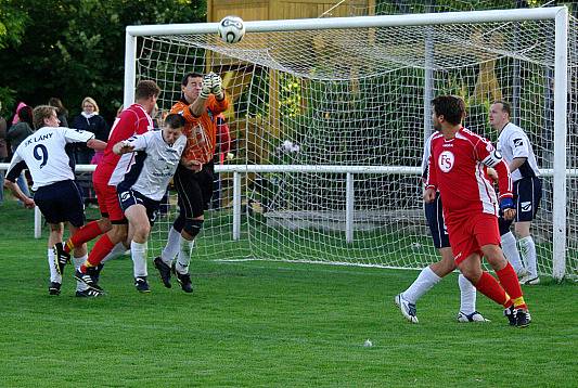 Lidice - Lány 3:2 (1:0) 13.9.2008 I.B. tř.- další výborný zákrok brankáře Lán