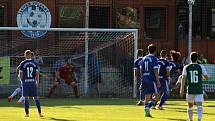 Velvary ( v modrém) - Jablonec B 2:0. Domácím se v ČFL daří a jsou v čele tabulky.