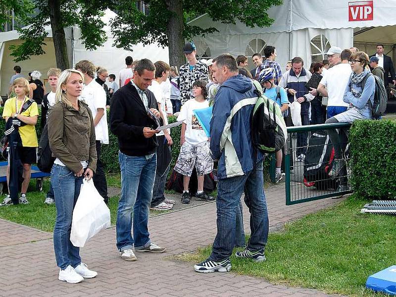 Další ročník vícebojařského TNT Fortuna Meetingu se uskutečnil ve dnech 15. a 16. června opět na kladenském stadionu Sletiště. Zúčastnili se ho přední světoví atleti.