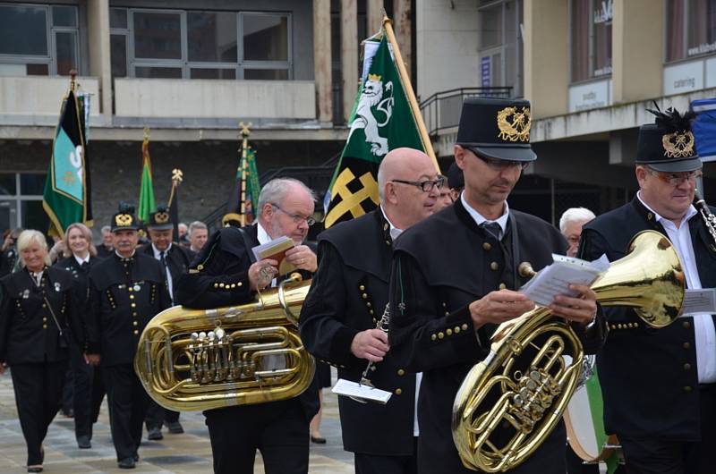 Klub Přátel Hornických Tradic vyrazil do Mostu. Foto: Jitka Krňanská