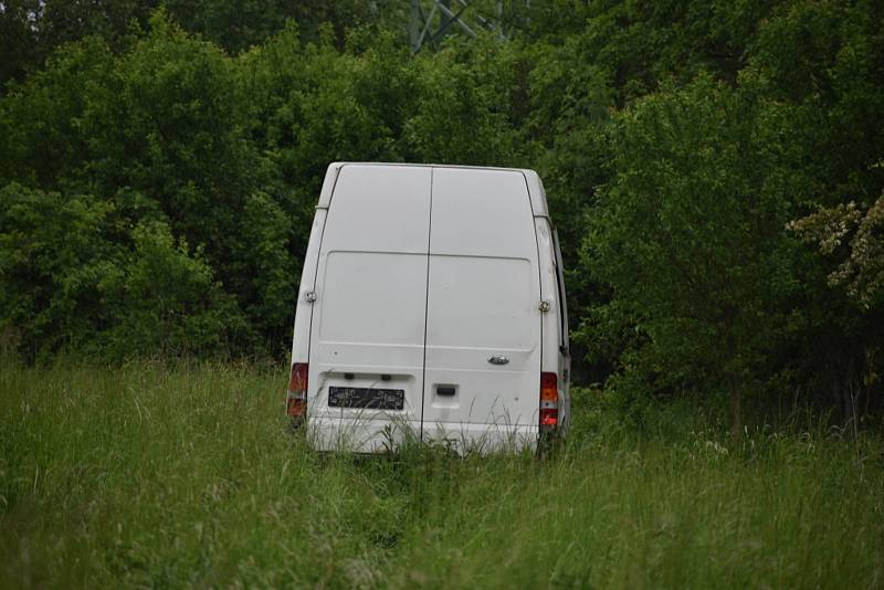 Policisté našli na pozemku nedaleko Kladna uhynulé šelmy