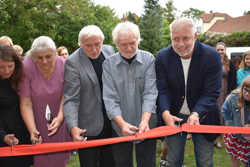 V Unhošti otevřeli první zářijový den novou přístavbu speciální školy Slunce.