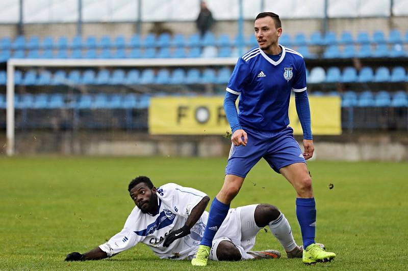 Derby v di vizi ovládlo Kladno (v bílém), doma porazilo Slaný 4:1.