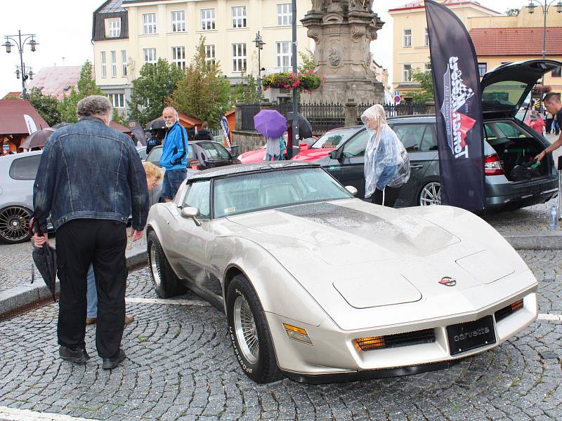 Do Kladna přijelo kolem dvou stovek vyšperkovaných automobilů.