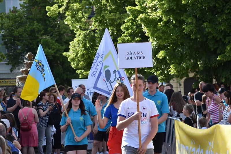 Ze zahájení 5. ročníku Olympiády dětí a mládež ve Slaném.