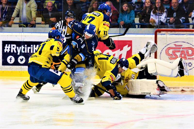 Kladno (v modrém) přivítalo doma vedoucí tým WSM ligy - Přerov. 