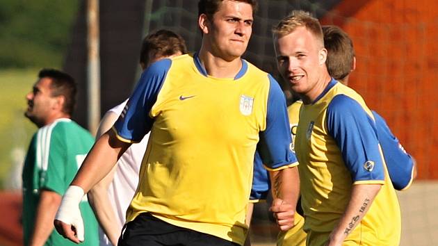 Jaroslav Červený (vlevo) je podle ankety Deníku Nejpopulárnějším fotbalistou Rakovnicka. 
