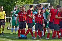 I. B třída: Loděnice (v zeleném) ukázala Švermovu kvalitu, vyhrála 5:0. Zachránili se však i hosté.