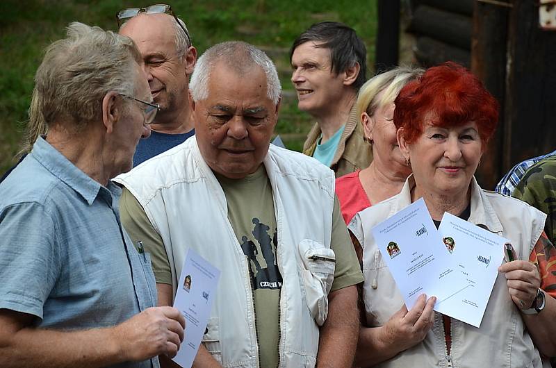 Druhý ročník soutěže střelby z pistole ve Zvoleněvsi na počest válečného veterána Ludvíka Darovce.