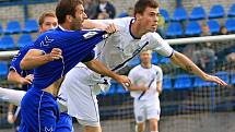 V letu Milan Vukovič // SK Kladno - FC Graffin Vlašim 1:1 (0:1) , utkání 11.k. 2. ligy 2010/11, hráno 19.9.2010