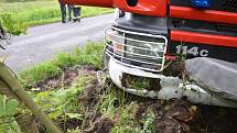 Nehoda mezi Novou Studnicí a Kačicí kde se střetly hasičský vůz a osobní auto.