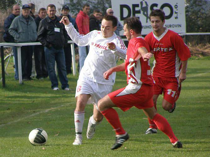 Hřebeč - Braškov 3:1, přes Dudu útočí Kott