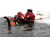 VÝCVIKU na Červeném rybníku u Mšece se zúčastnilo osmasedmdesát členů jednotek sboru dobrovolných hasičů. 