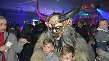 Krampusové ve Slaném a v Libušíně.