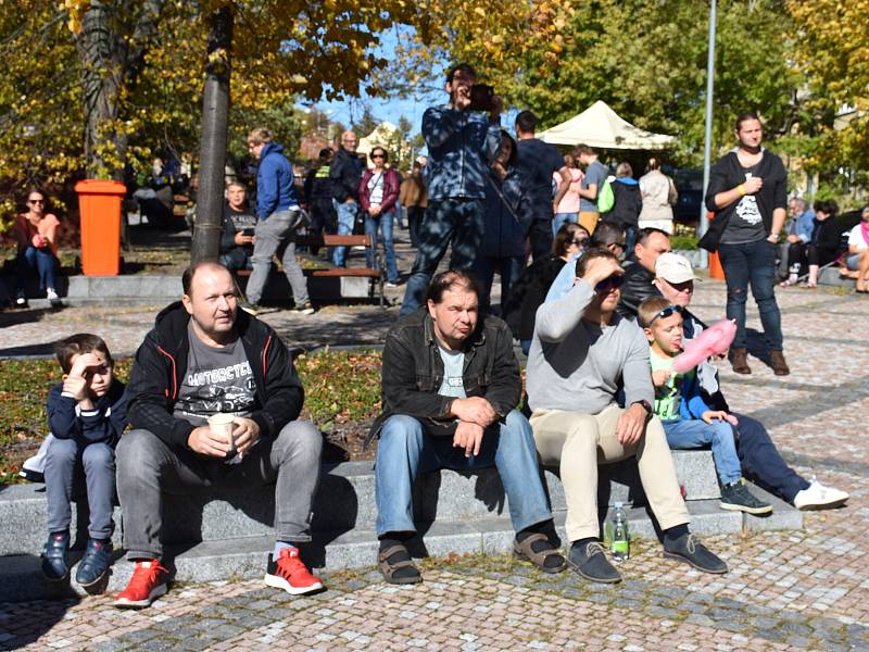 Výtěžek z dobrovolného vstupného jde na pomoc lidem s mentálním postižením.