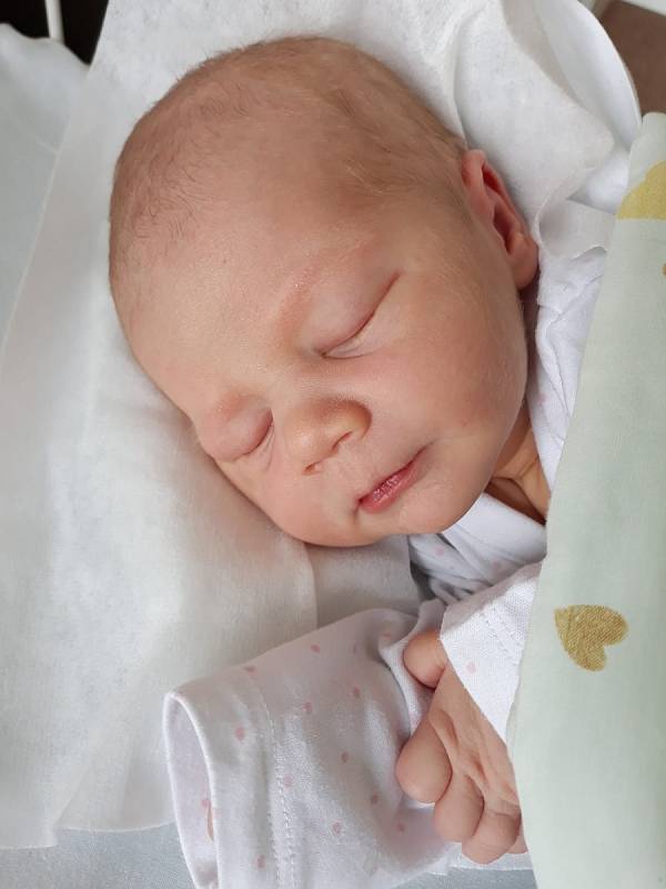 Eliška Jančurová. Narodila se 6. července 2021. Po porodu vážila 3,16 kg a měřila 48 cm. Bratr je Davídek.
