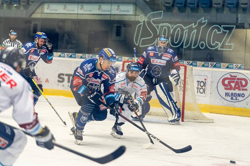 Rytíři Kladno (v modrém)  hostili v Chomutově Bílé tygry Liberec. (29.10.2021)