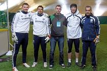 Filip Toncar s gólmany Chelsea a jejich trenérem. 