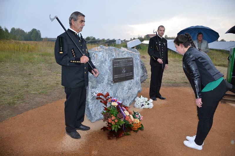 Odhalení památníku obětem důlního neštěstí v Tuchlovicích.