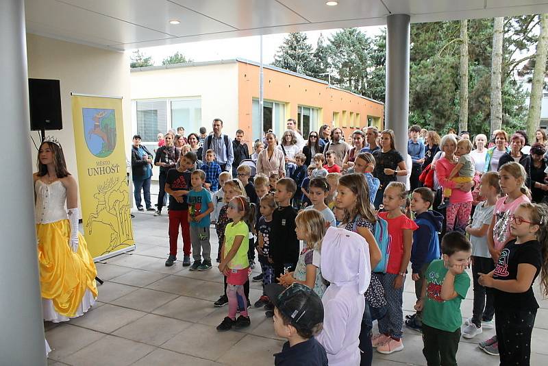 Ze slavnostního otevření mateřské školy v Unhošti.
