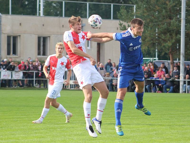 Třetiligový Slovan Velvary přivítal v rámci MOL Cupu mistrovskou Slavii Praha.