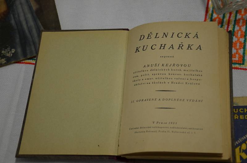 Výstava v Kutrurním centru Zlonice je k vidění denně do 25. června.