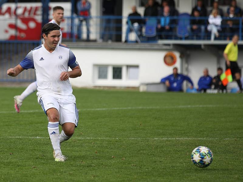 Fotbalová divize, SK Kladno (v bílém) - Chomutov 3:1.