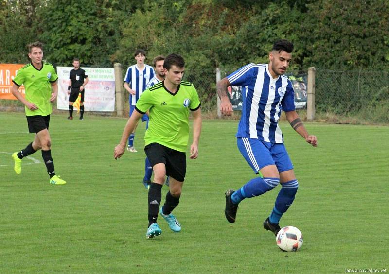 Dynamo Nelahozeves porazilo Čechii Velká Dobrá (v pruhovaném) jasně 4:0