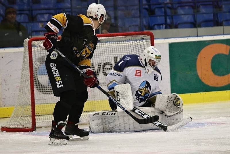 Kladno (v bílém) porazilo Kadaň po dlouho vyrovnané bitvě 8:2.