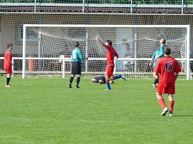 Derby "béček" zvládli lépe domácí. // Lidice B - Buštěhrad B 5:2, IV. tř. sk A - Kladno, 11. 9. 2011