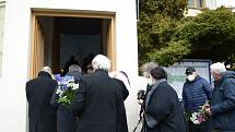 Z posledního rozloučení s Marií Šupíkovou v kapli Kladenských hřbitovů.