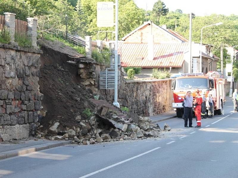 Zřícení zdi v Lázeňské ulici, 12. června