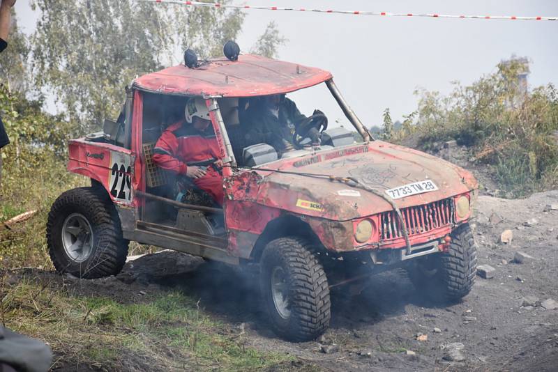 V Kladně se jelo druhé kolo závodu offroadových aut Bohemian Offroad Challenge 2017.