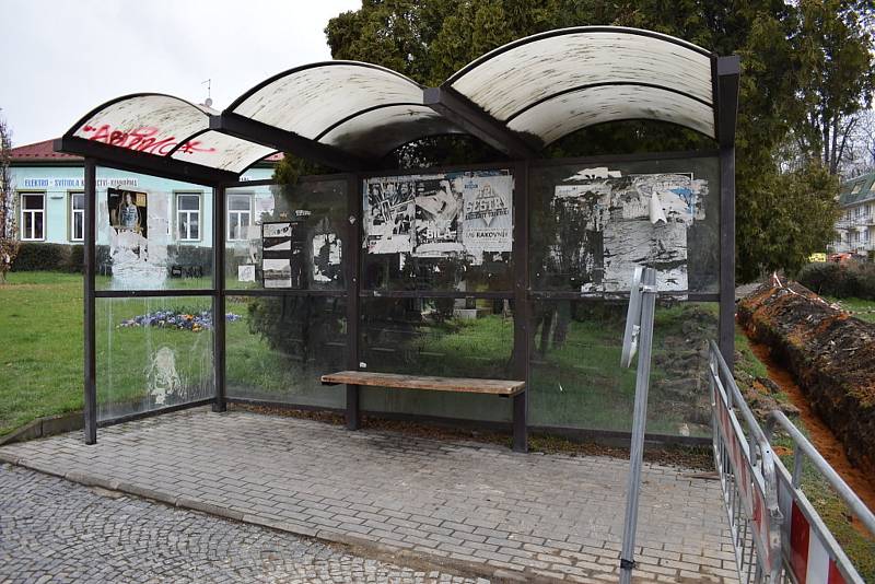 Zastávka ve Třebízského ulici pod restaurací Na Střelnici.