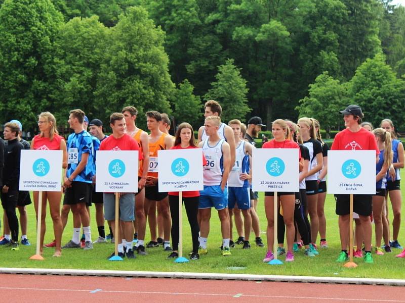 Finále 49. ročníku Poháru rozhlasu a ŠLZS se na kladenském Sletišti zúčastnily školy z celé republiky, a také hvězdy Pavel Maslák, Adam Sebastian Helcelet nebo Pavel Holuša. 