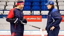 Jan Kregl a Jaromír Jágr při letním tréninku na ledě ČEZ stadionu. 
