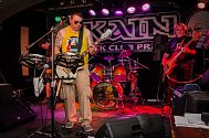 Kladenská rocková kapela Sklad Na Rock po koncertu v Poldofce zahraje také v music pubu Auto Da Fé.