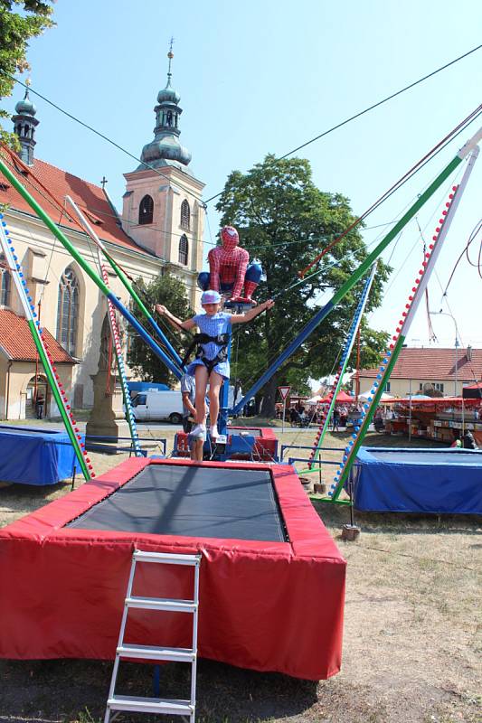 Na pouti byly kolotoče, výstavy i vojenská technika.