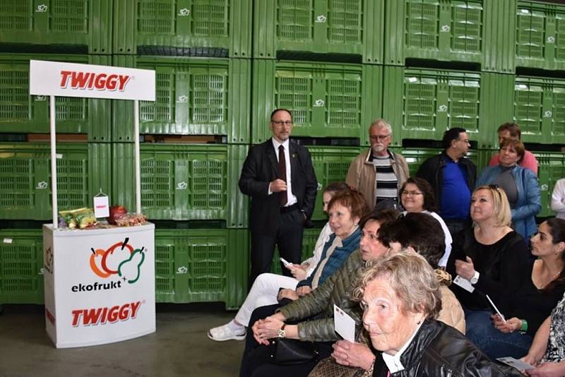 Prezident Miloš Zeman na návštěvě ve Slaném v ovocnářské společnosti Ekofrukt, kde se setkal také se zaměstnanci.