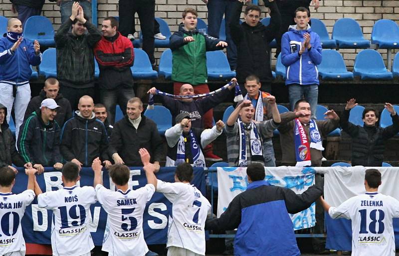 Kladno bojovalo, kotel to ocenil. Fans bylo jak na první ligu. Dnes byl v Kladně fotbalový svátek // SK Kladno - FC Viktoria Plzeň 1:3 , Pohár České pošty, 3. kolo, 12.10.2013