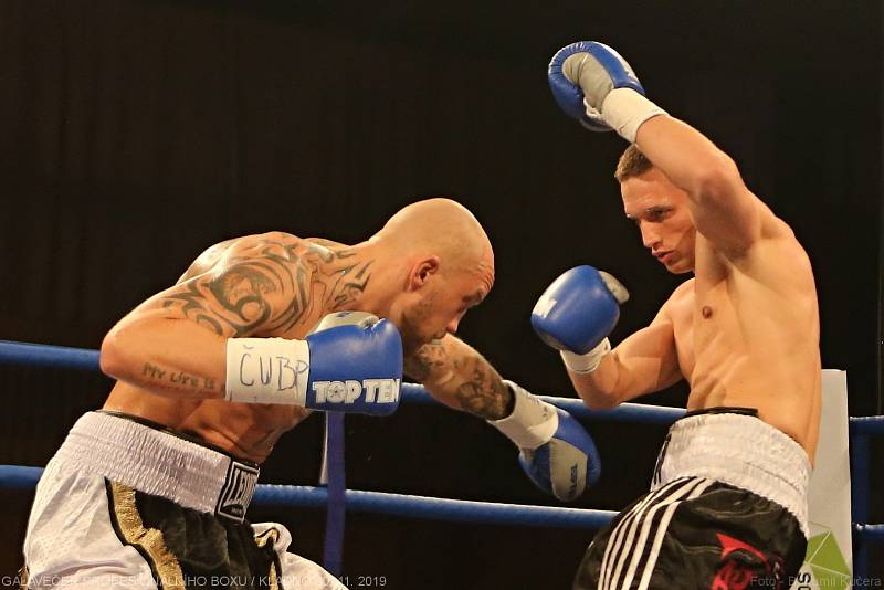 Stanislav Eschner vs Marek Andrýsek //  Galavečer profesionálního boxu BOXING LIVE / Kladno 30. 11. 2019