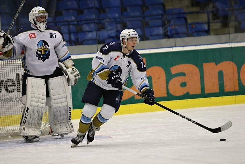 Kladno (v bílém) porazilo Kadaň po dlouho vyrovnané bitvě 8:2.