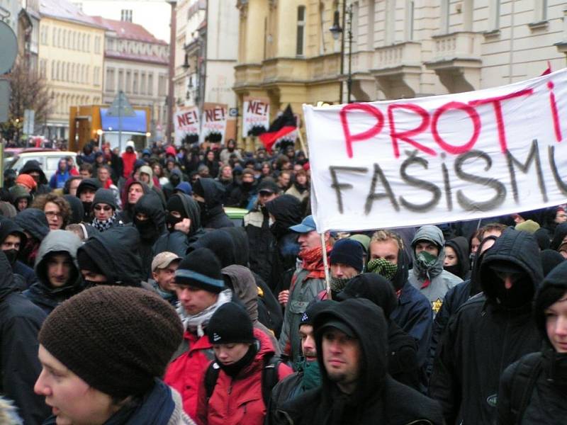 Protestující anarchisté.